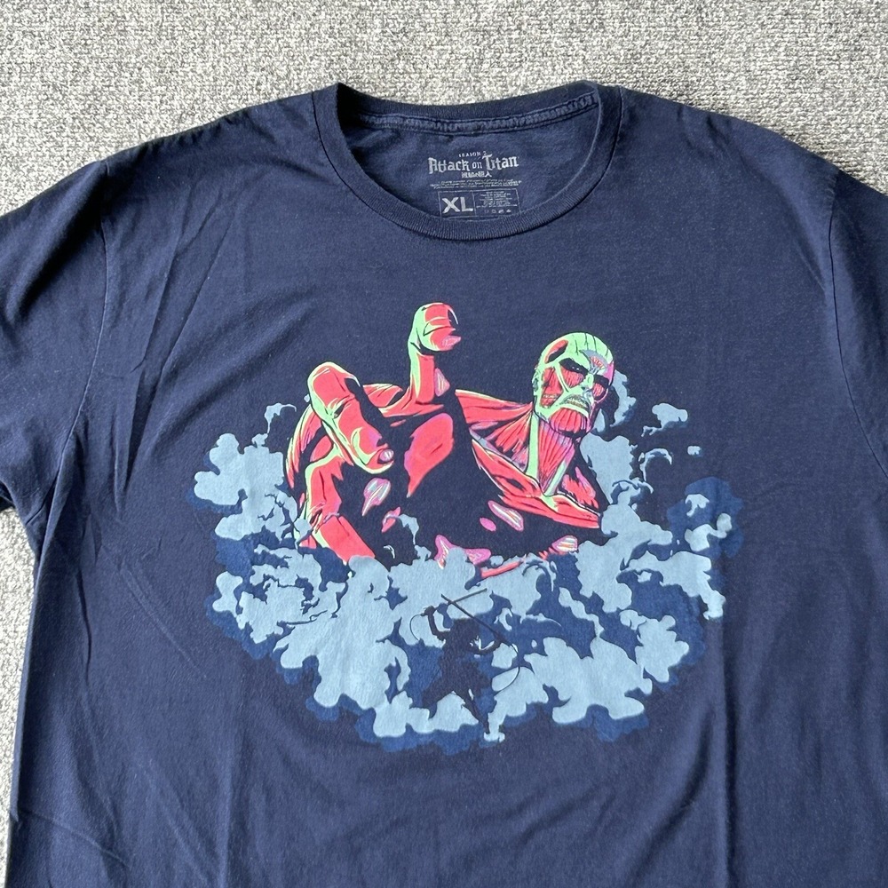 Attack On‎ Titan Shirt Mens Extra Large Navy Loot Crate  Season 2 Colossal Anime